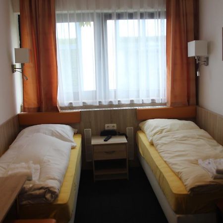Airport-Hotel Zum Taubengrund เคลช์เตอร์บัค ภายนอก รูปภาพ