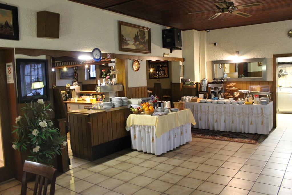 Airport-Hotel Zum Taubengrund เคลช์เตอร์บัค ภายนอก รูปภาพ