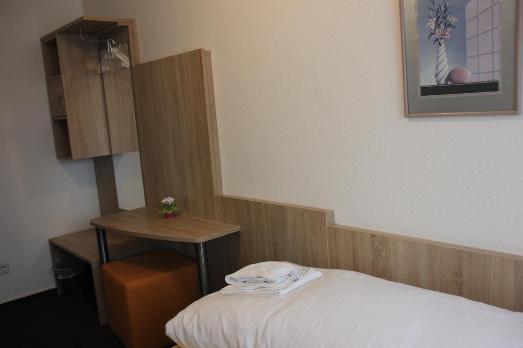 Airport-Hotel Zum Taubengrund เคลช์เตอร์บัค ภายนอก รูปภาพ
