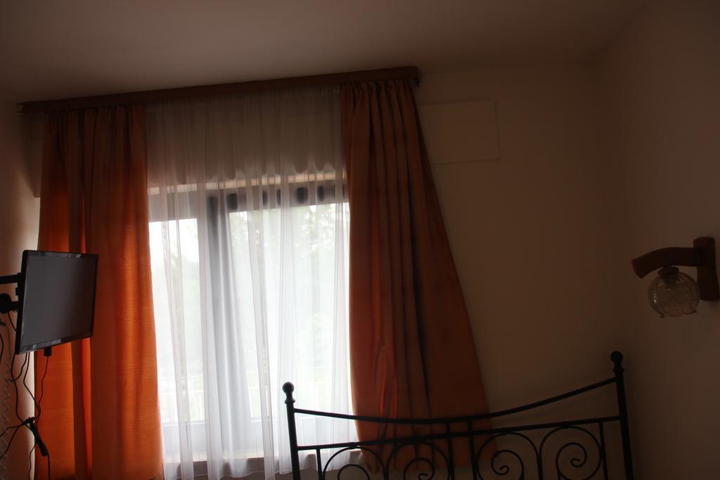 Airport-Hotel Zum Taubengrund เคลช์เตอร์บัค ภายนอก รูปภาพ