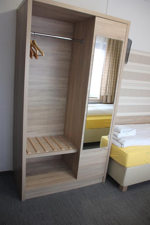 Airport-Hotel Zum Taubengrund เคลช์เตอร์บัค ภายนอก รูปภาพ