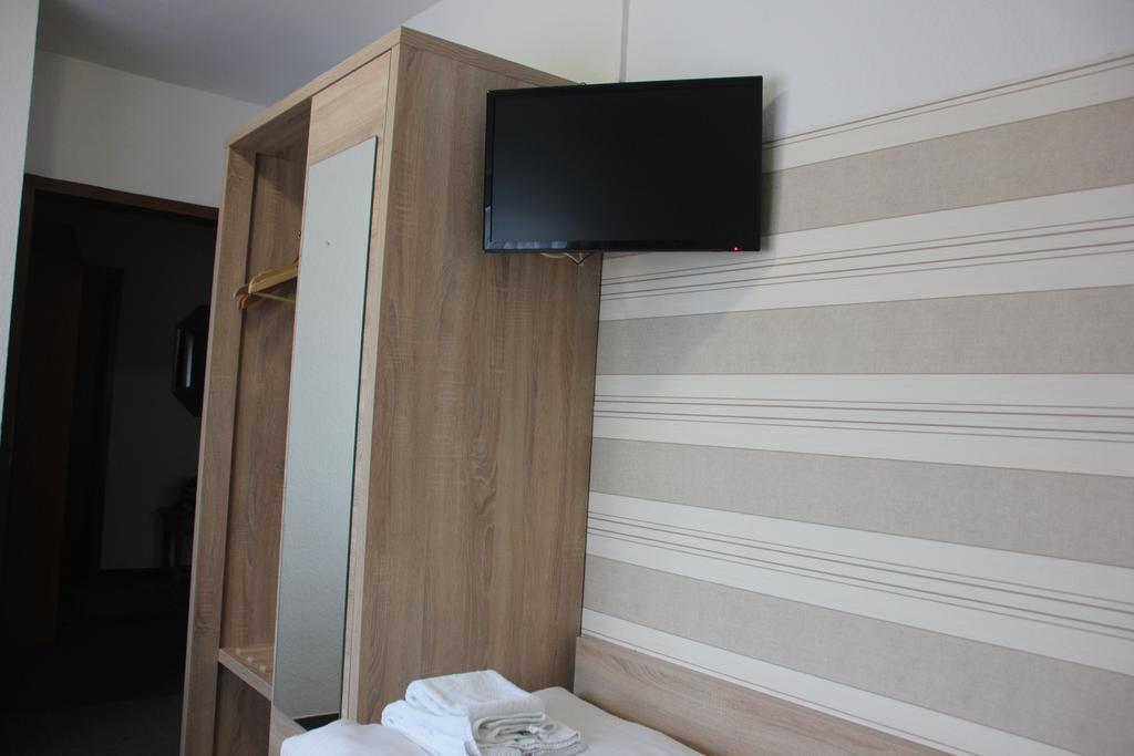 Airport-Hotel Zum Taubengrund เคลช์เตอร์บัค ภายนอก รูปภาพ