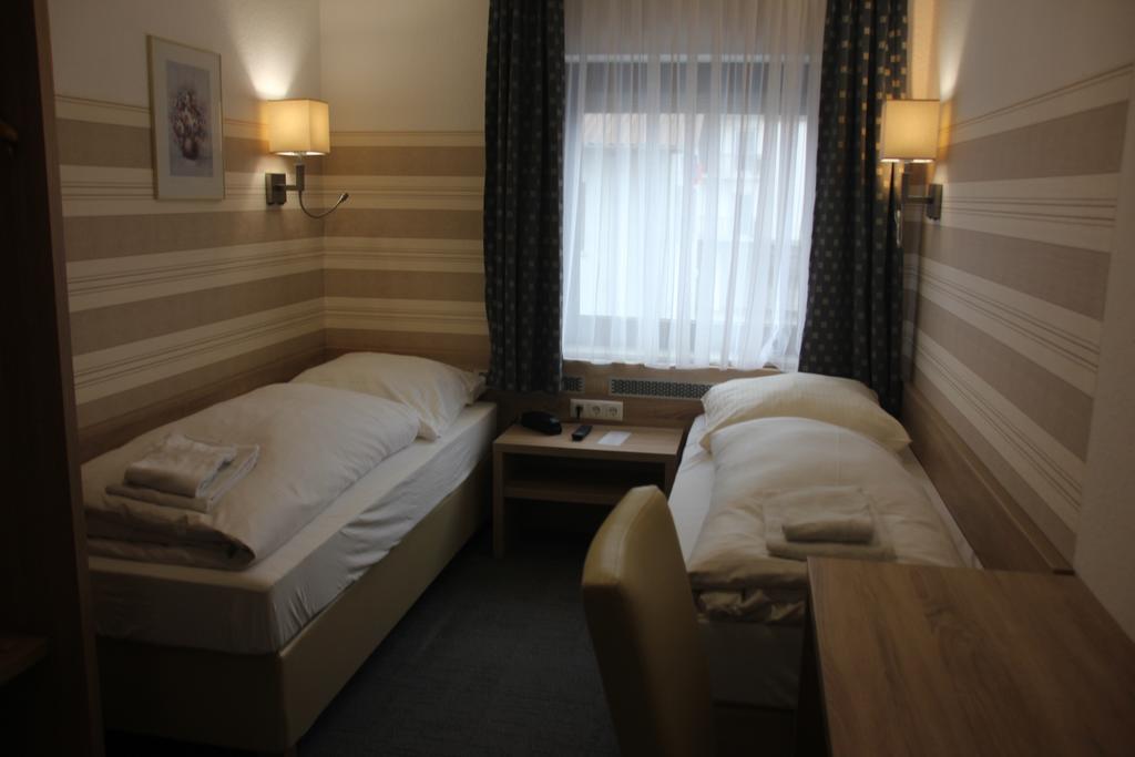 Airport-Hotel Zum Taubengrund เคลช์เตอร์บัค ภายนอก รูปภาพ