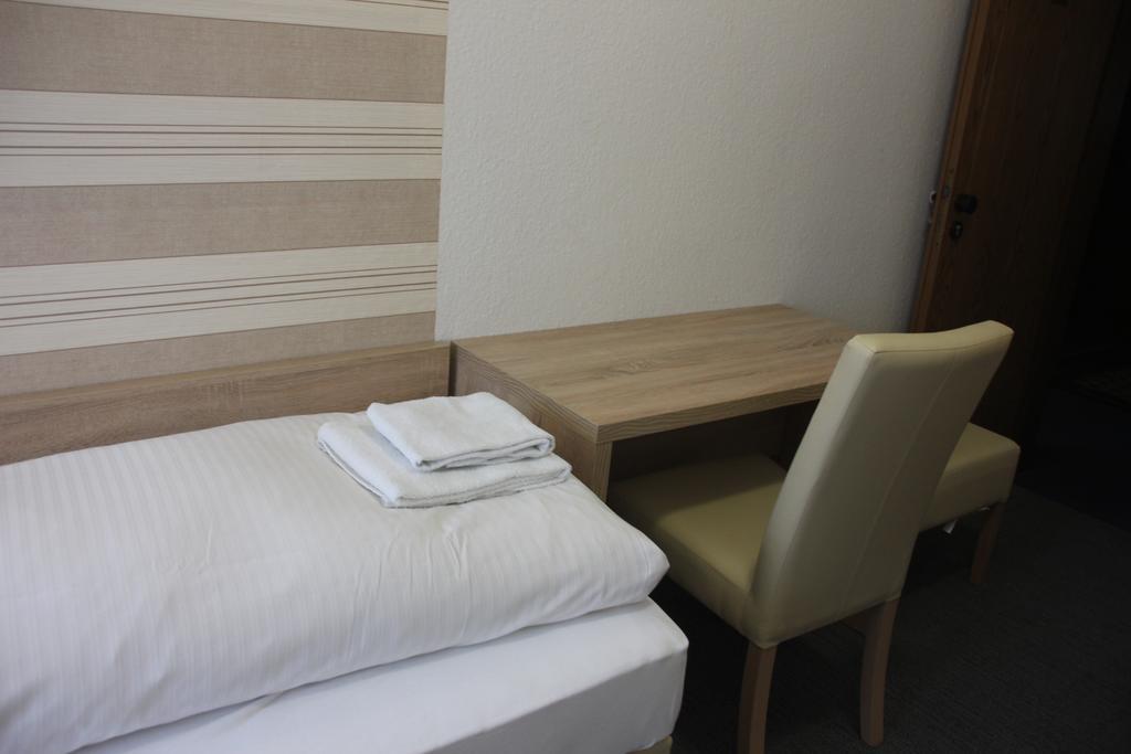 Airport-Hotel Zum Taubengrund เคลช์เตอร์บัค ภายนอก รูปภาพ