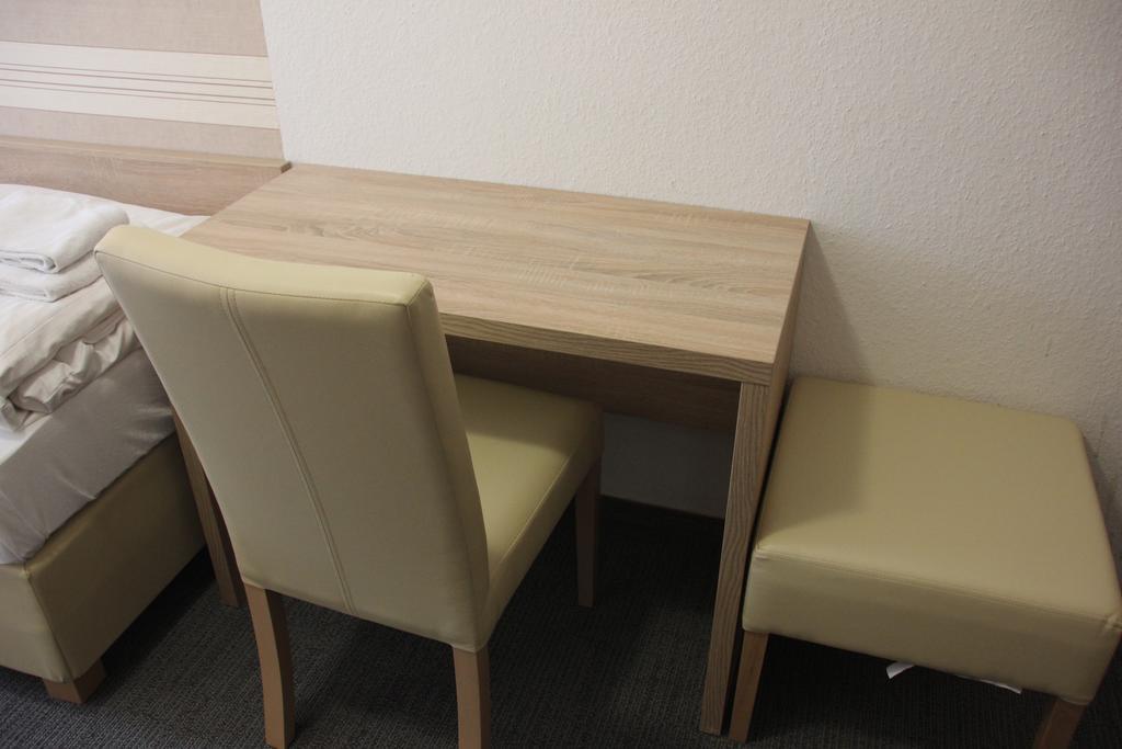 Airport-Hotel Zum Taubengrund เคลช์เตอร์บัค ภายนอก รูปภาพ