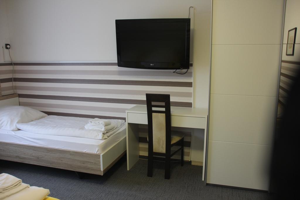 Airport-Hotel Zum Taubengrund เคลช์เตอร์บัค ภายนอก รูปภาพ