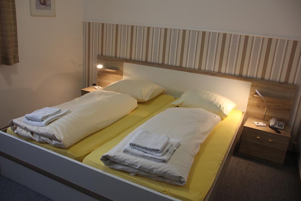 Airport-Hotel Zum Taubengrund เคลช์เตอร์บัค ภายนอก รูปภาพ