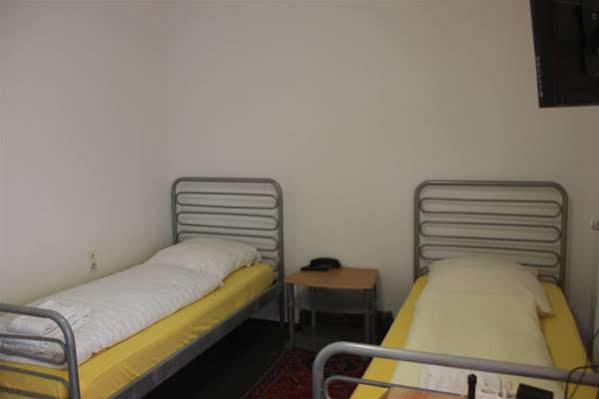 Airport-Hotel Zum Taubengrund เคลช์เตอร์บัค ภายนอก รูปภาพ